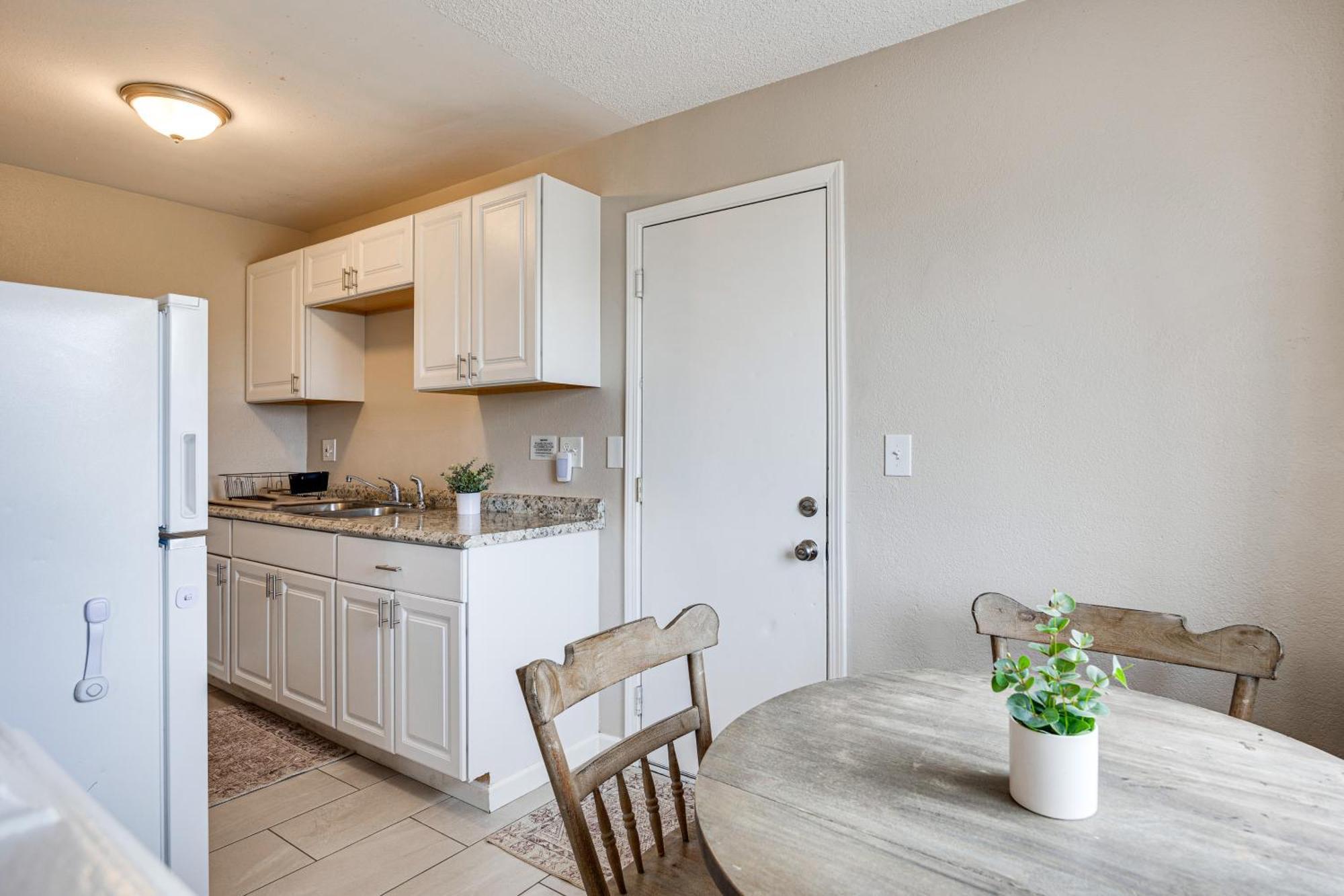 Convenient Joshua Tree Apartment - Walk To Town! エクステリア 写真