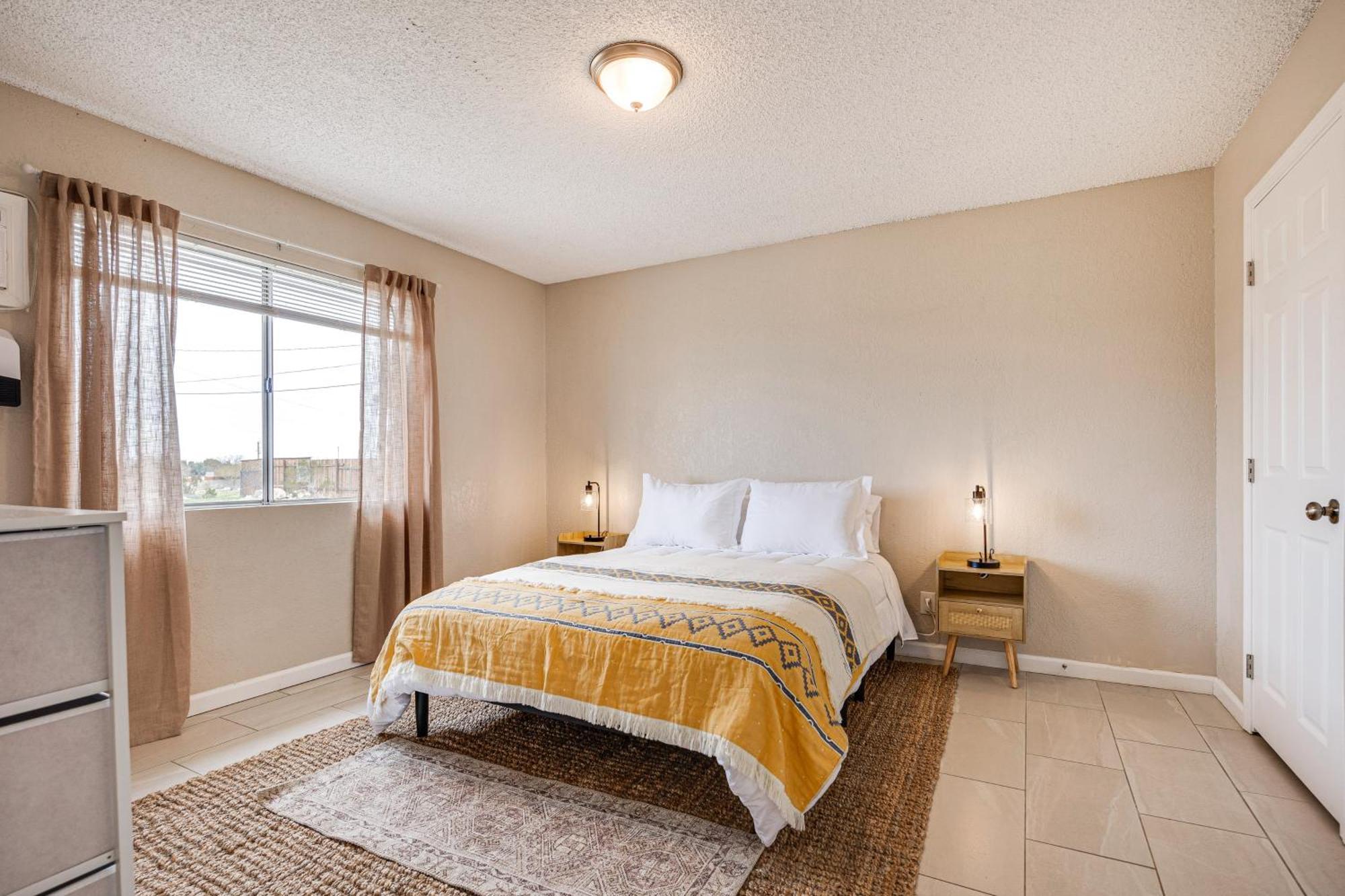 Convenient Joshua Tree Apartment - Walk To Town! エクステリア 写真